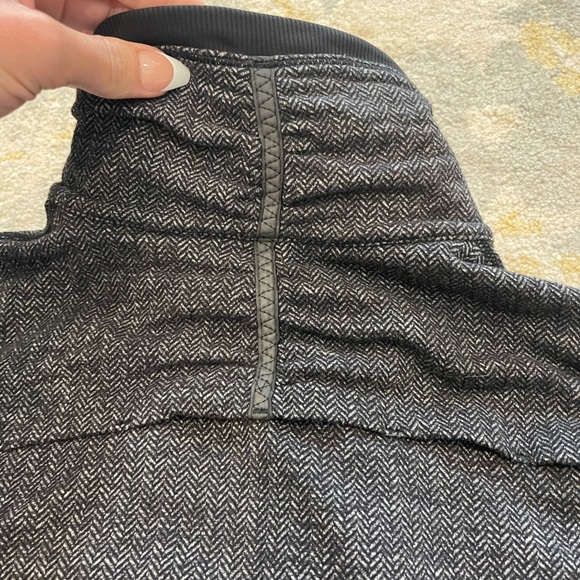 LILULEMON Women’s 1/2 pullover jacket. Gray. Size 4 - Picture 10 of 12